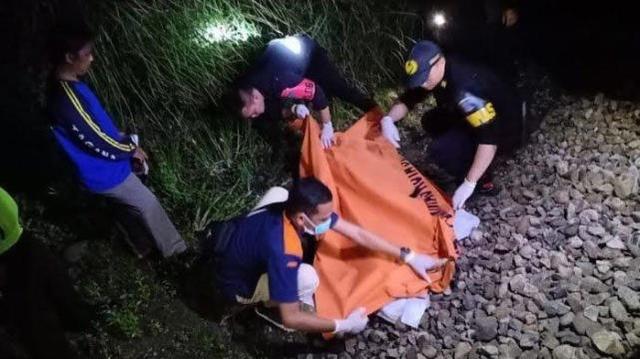 印尼男子被火车拖行100多米死亡，事发前周围人发现他行为不正常