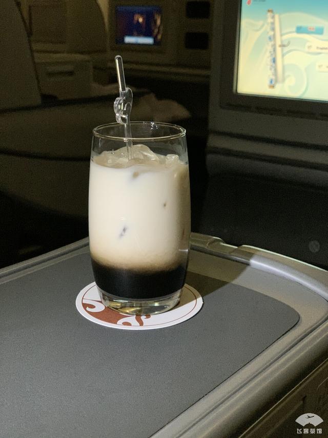 往返票价18000多元！打卡中国载旗航空的商务舱，飞机餐你给几分