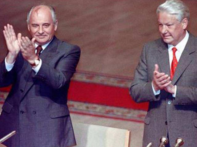 29年前，苏联为何选择主动解体？专家：原因有4个，和中国也有关