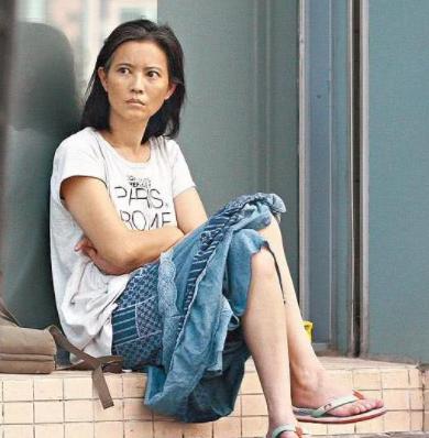 蓝洁瑛：从“女神”到“颠婆”，捡菜叶充饥，死后墓地被烧的焦黑