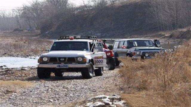 爲啥川藏線上那麽多豪車，卻沒有人拖回自己家呢？當地居民告訴你