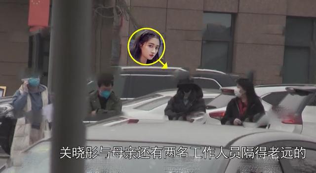 关晓彤携妈妈发热门诊就医,母女全副武装气氛不对劲