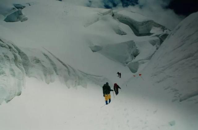在裝備不齊全下，攀登海拔7546米“冰山之父”，是種什麽樣的體驗