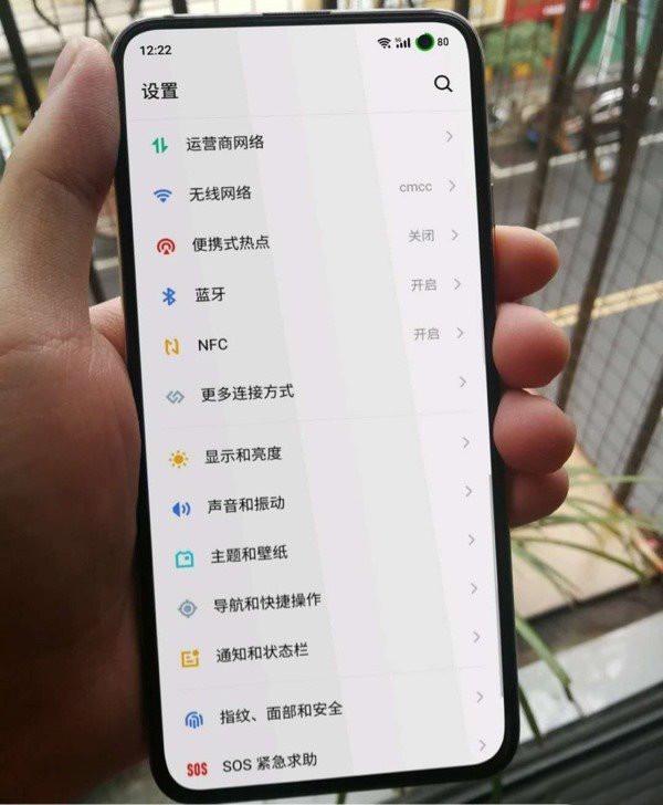 疑似魅族17真机曝光：挖孔屏带点小创意