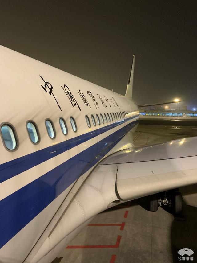 往返票价18000多元！打卡中国载旗航空的商务舱，飞机餐你给几分