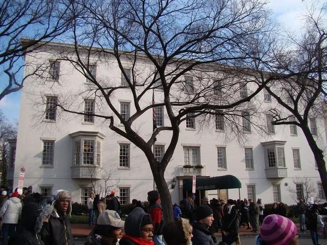 美议员早就知道疫情将会爆发，联合金主抛售股票获利百万