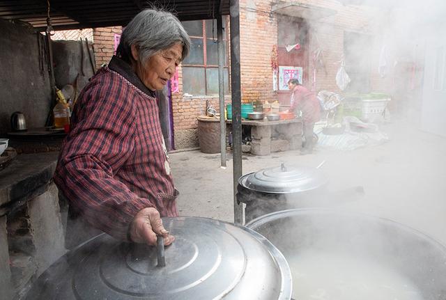 太行山顶一古村至今仍保持原始风貌，这里竟有八路军的秘密粮仓