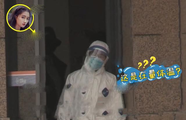 关晓彤母女全副武装发热门诊就医，气氛感觉不对劲