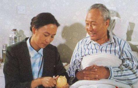 66岁奚美娟与前夫同演《安家》，一个娶“琼女郎”，一个至今未婚