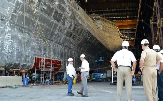 中國海軍成功“逼走”美軍瀕海戰鬥艦，美國揮淚砍掉4艘先進戰艦