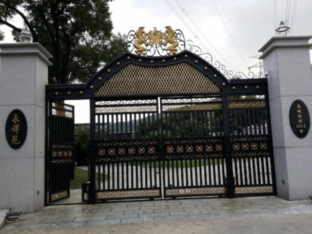 洪金梅长子邓兆尊承诺不卖母亲故居,四兄妹共拥15亿租住永祥大厦