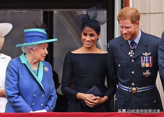 为什么英女王更加宠爱哈里王子，从老照片的温馨时刻见证玄机