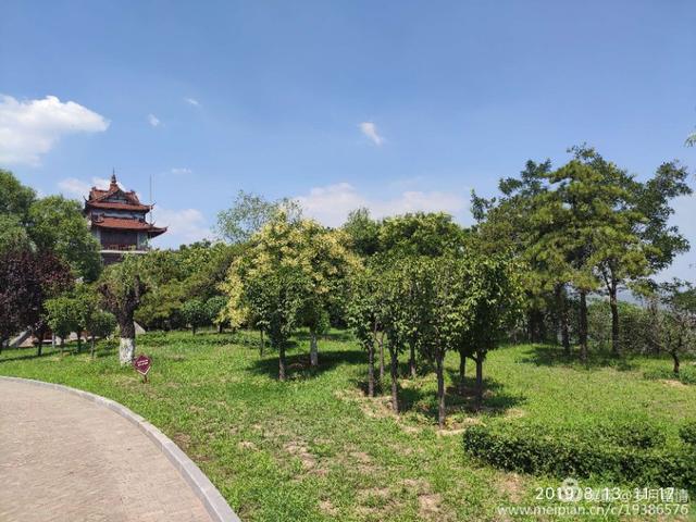 诗一首，游览灵石