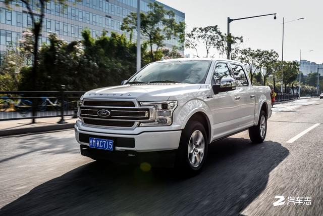 坐上一辆全地形头等舱的豪华皮卡，出发去一万种征途的自由世界