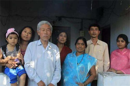 中國老兵被困印度54年，無奈迎娶印度姑娘，回鄉後忘記筷子咋用