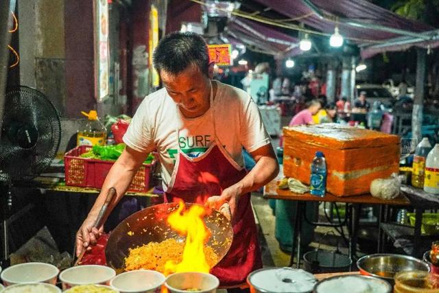 六渡桥的网红炒饭，武汉最“癫狂”的炒饭！