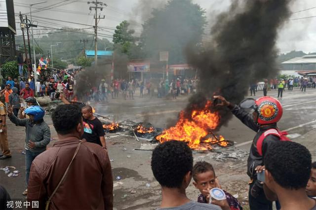宗教种族宿怨因独立日“国旗事件”再度引燃，印尼巴布亚地区发生暴力骚乱