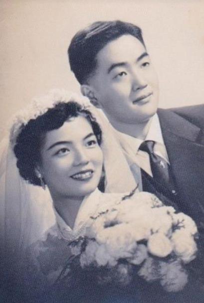 82岁的琼瑶终究是翻了车，8岁被她捧红的金铭才是活的最通透的一个