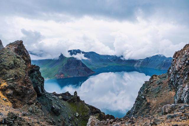 中國最大的火山湖：長白山天池，傳聞的“水怪”真的存在嗎？