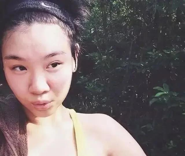 沈殿霞为了留住郑少秋生下女儿，无依无靠的郑欣宜现在怎么样了？