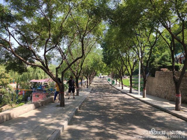 诗一首，游览灵石