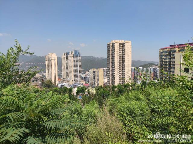 诗一首，游览灵石