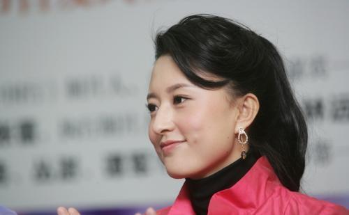 “央视女神”张蕾，嫁50多岁二婚富豪，做后妈，现过得怎么样？