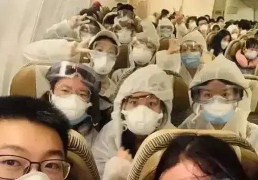 1.5萬小留學生申請包機回國遭反對，家長怒怼網友：你們就是仇富