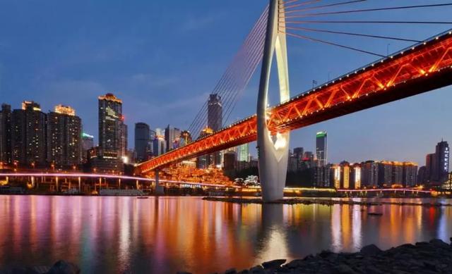 中國規模最大的新一線城市，美景美食特豐富，常被認爲屬于四川省