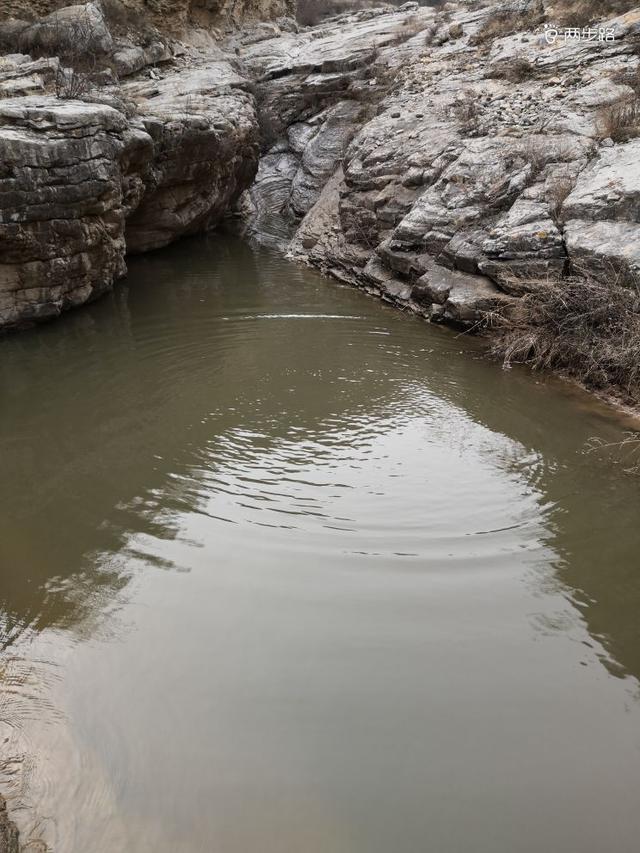 北遮沟里隐秘奇观，水流穿石别有洞天