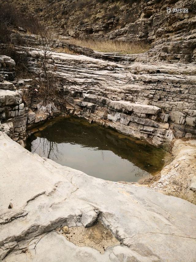 北遮沟里隐秘奇观，水流穿石别有洞天