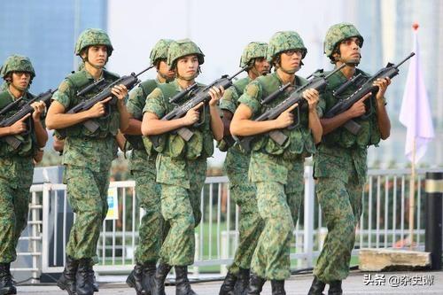 “國民服役”：新加坡爲什麽人人都要當兵