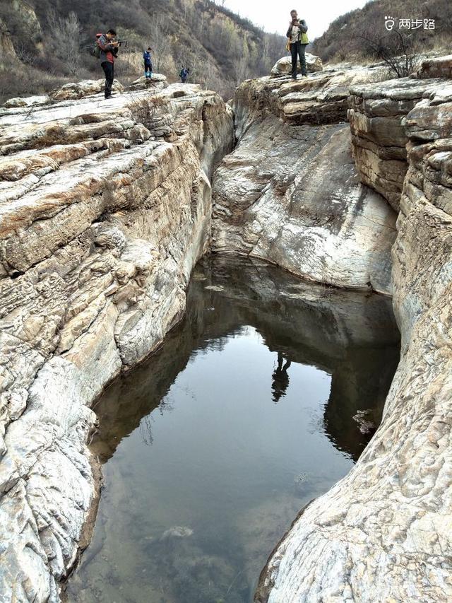 北遮沟里隐秘奇观，水流穿石别有洞天