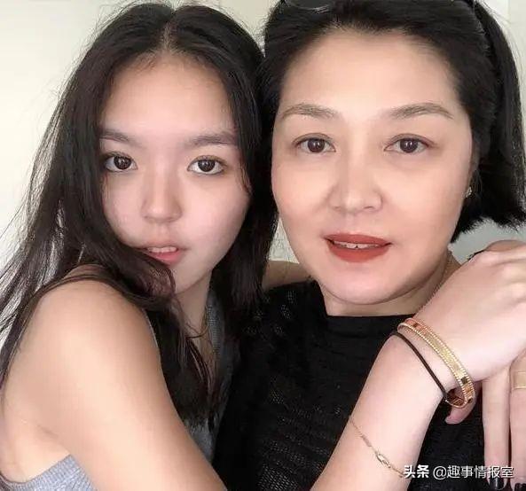 李咏去世一年后，女儿法图麦考上美国顶级名校，一年学费近50万！