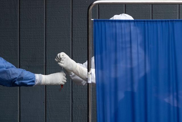 深度：美国正在讨论重新开放，看了新加坡的做法，美国专家觉得难