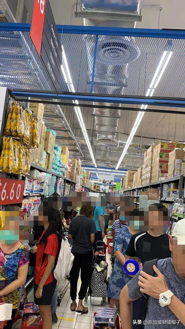 新增65！今天下午，新加坡超市被搶購一空！