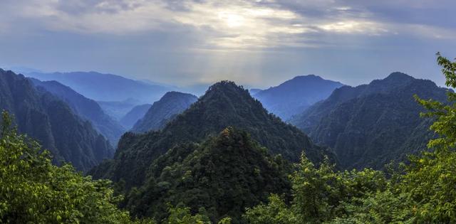 只有峨眉山