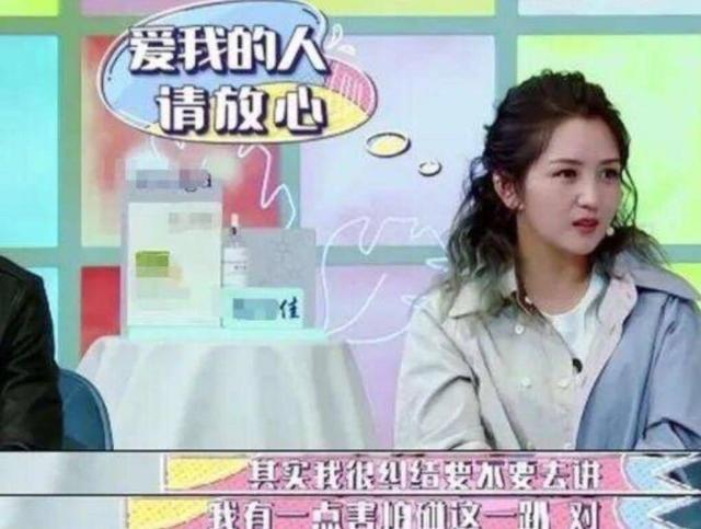 何洁被曝分居后摘掉婚戒取关刁磊，住所从大别墅换成了小房子