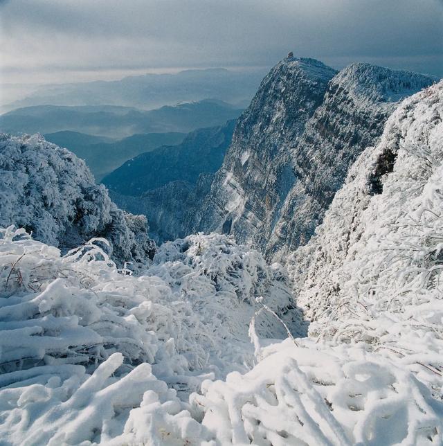 只有峨眉山