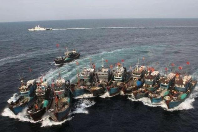 太过狂妄！印尼数十艘舰船现身南海，中方：敢迈出危险一步就开火
