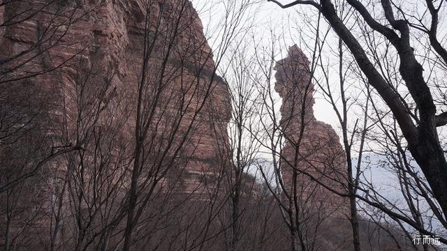 徒步邢台九女峰，令人无不惊叹大自然的鬼斧神工，网友：险峻秀美