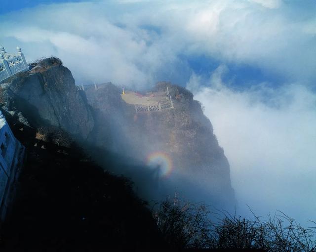 只有峨眉山