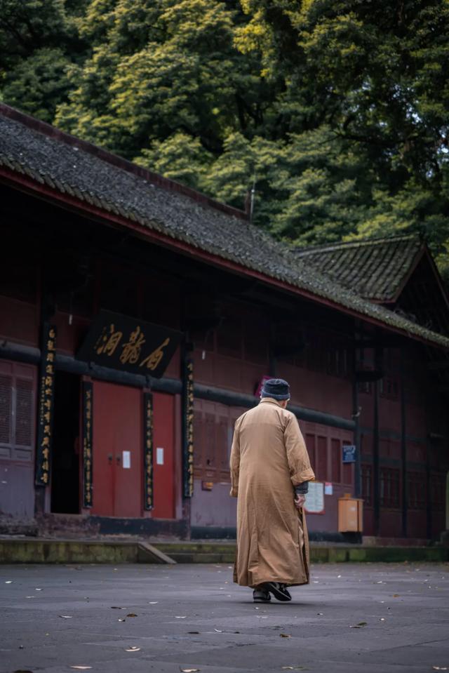 只有峨眉山