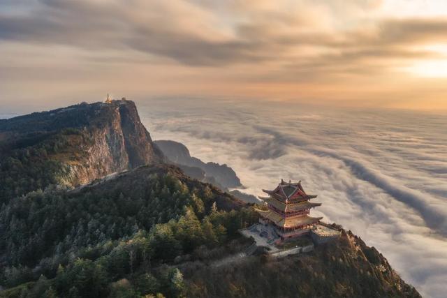 只有峨眉山