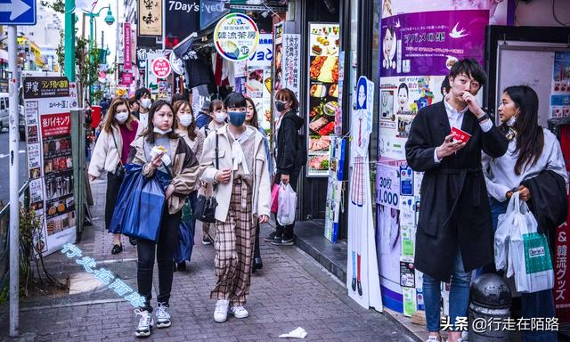 日本樱花季：禁止73国游客入境，本地人戴口罩赏樱