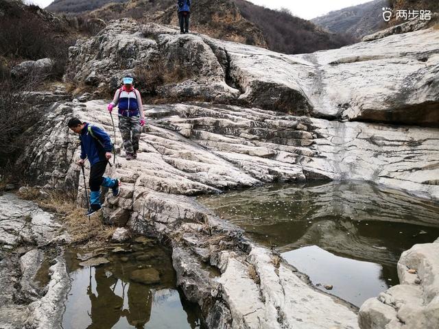 北遮沟里隐秘奇观，水流穿石别有洞天