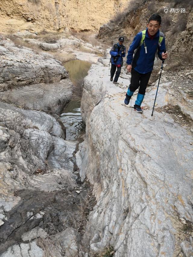 北遮沟里隐秘奇观，水流穿石别有洞天