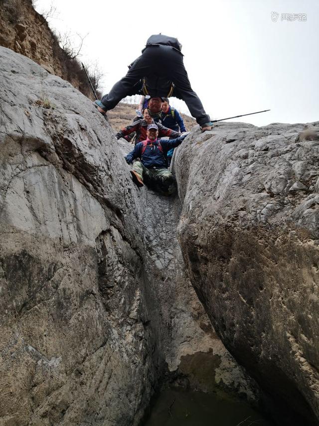 北遮沟里隐秘奇观，水流穿石别有洞天