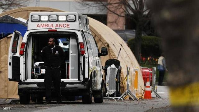 60万美国人确诊，特朗普却忙着搞内讧！纽约州长：他想称王