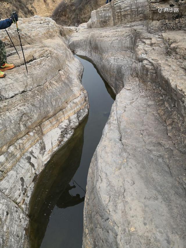 北遮沟里隐秘奇观，水流穿石别有洞天